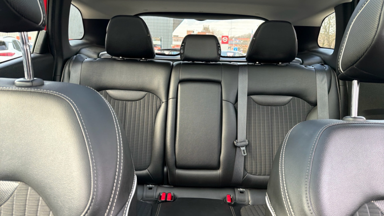 Renault Kadjar 1.6 dCi Signature Nav 5dr 4WD Diesel Hatchback